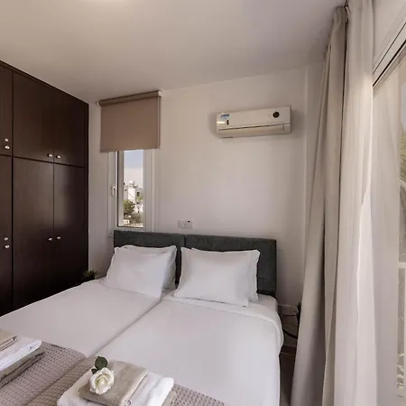 View 9 -fig Tree Bay-jacuzzi-hot Tub