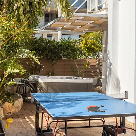 View 9 -fig Tree Bay-jacuzzi-hot Tub *