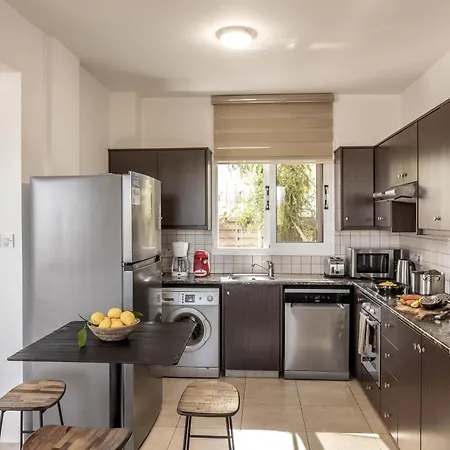 View 9 -fig Tree Bay-jacuzzi-hot Tub *