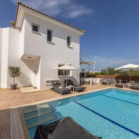 View 9 -fig Tree Bay-jacuzzi-hot Tub