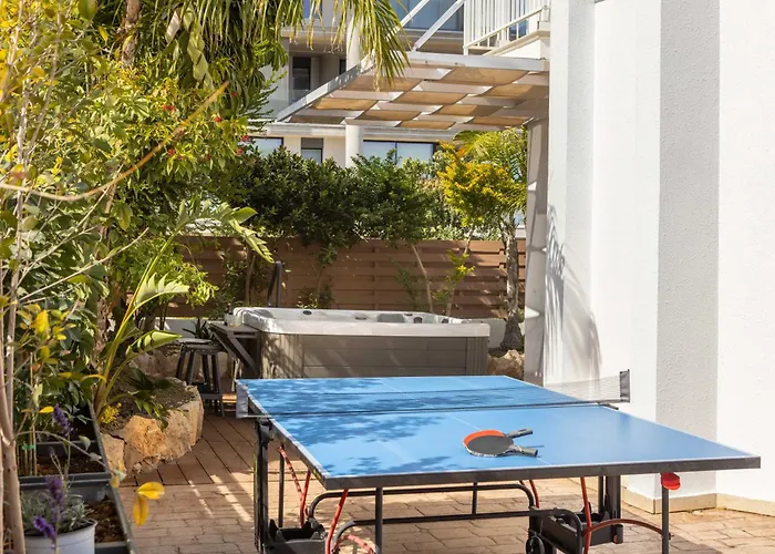 View 9 -fig Tree Bay-jacuzzi-hot Tub *