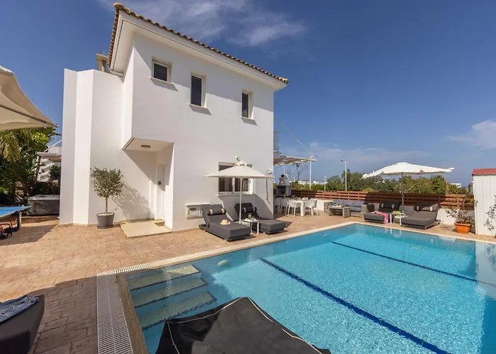 View 9 -fig Tree Bay-jacuzzi-hot Tub