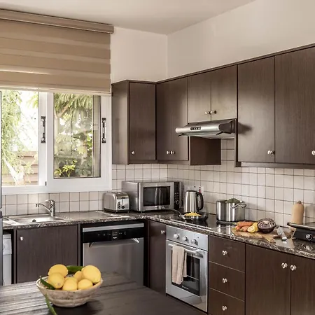 View 9 -fig Tree Bay-jacuzzi-hot Tub *