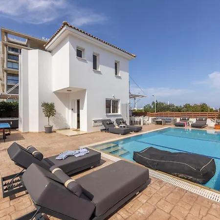 View 9 -fig Tree Bay-jacuzzi-hot Tub Holiday home *