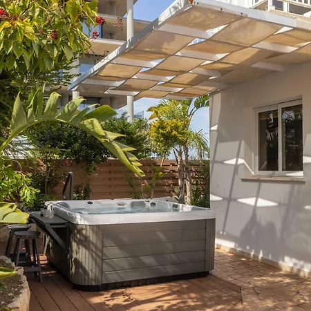 Holiday home View 9 -fig Tree Bay-jacuzzi-hot Tub *