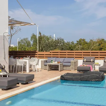 View 9 -fig Tree Bay-jacuzzi-hot Tub Holiday home *