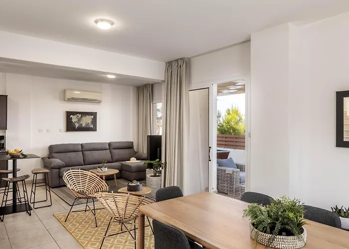 View 9 -fig Tree Bay-jacuzzi-hot Tub