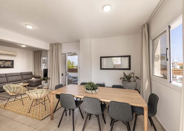 View 9 -fig Tree Bay-jacuzzi-hot Tub